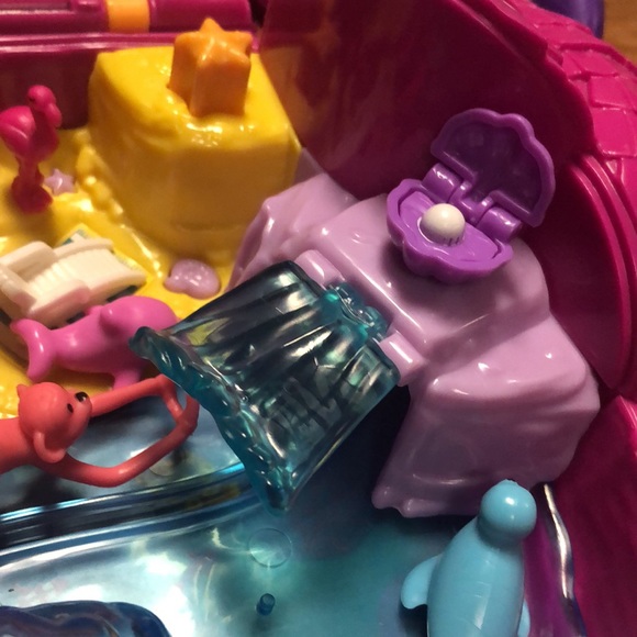 Pink Flamingo 🦩 Polly Pockets Beach Set with Tons of accessories - Picture 15 of 17
